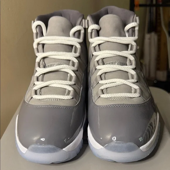 Jordan 11 Retro Grey - Picture 3 of 15